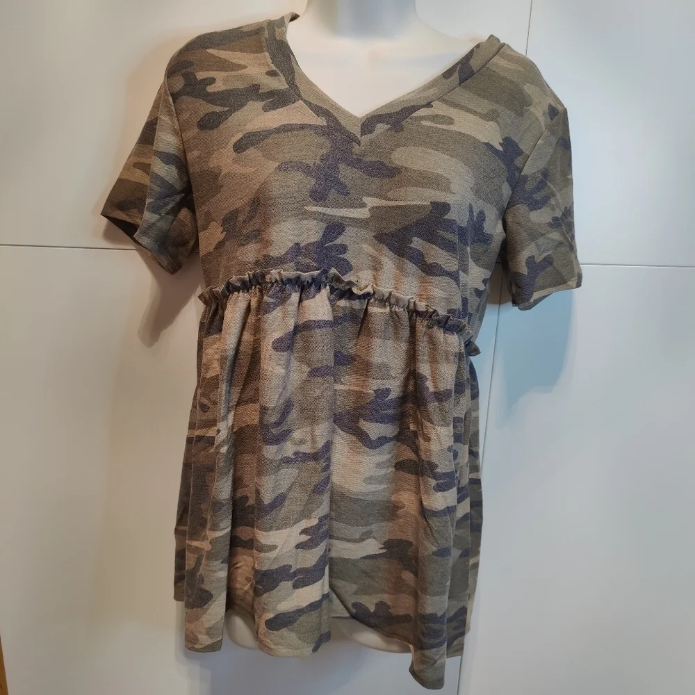 NWT Boutique Camo Babydoll V-Neck Peplum Top S M L - Picture 3 of 6